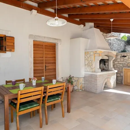Vacation House Ana Vila Nedeščina