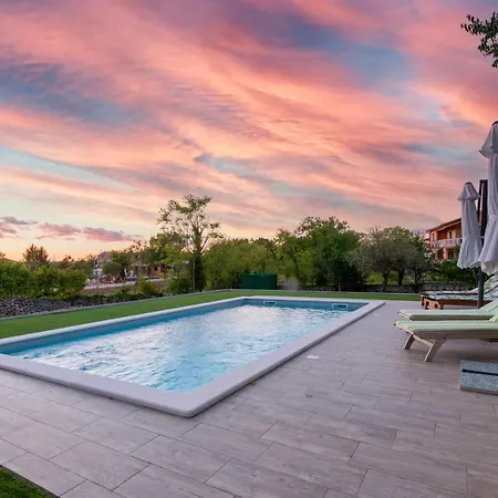 Vila Vacation House Ana